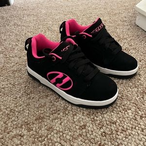 Girls Heelys size 3